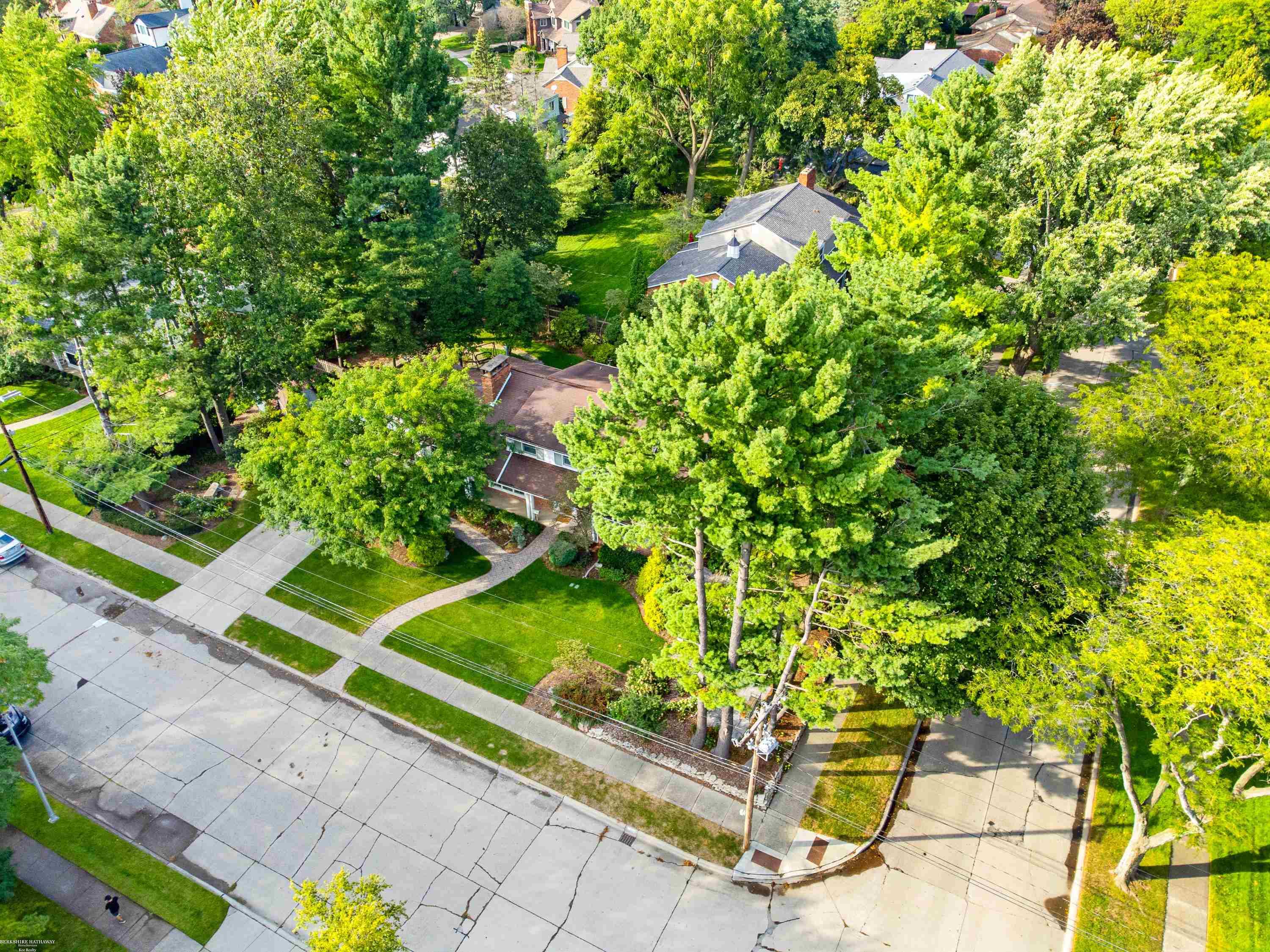 92 Deeplands Road Grosse Pointe, MI 48236 - Photo 3 of 75 50121634-2.JPG