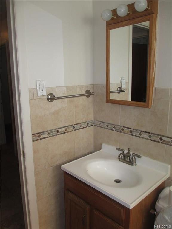 29565 Thomas Circle Circle Inkster, MI 48141 - Photo 9 of 11