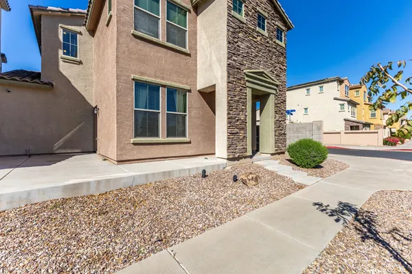 $2,545 | 7742 West Palm Lane, Phoenix, AZ 85035