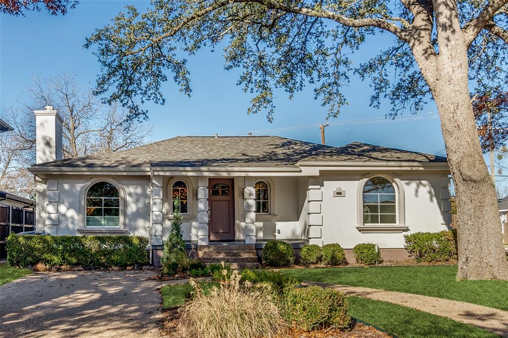 front view of house with a yard