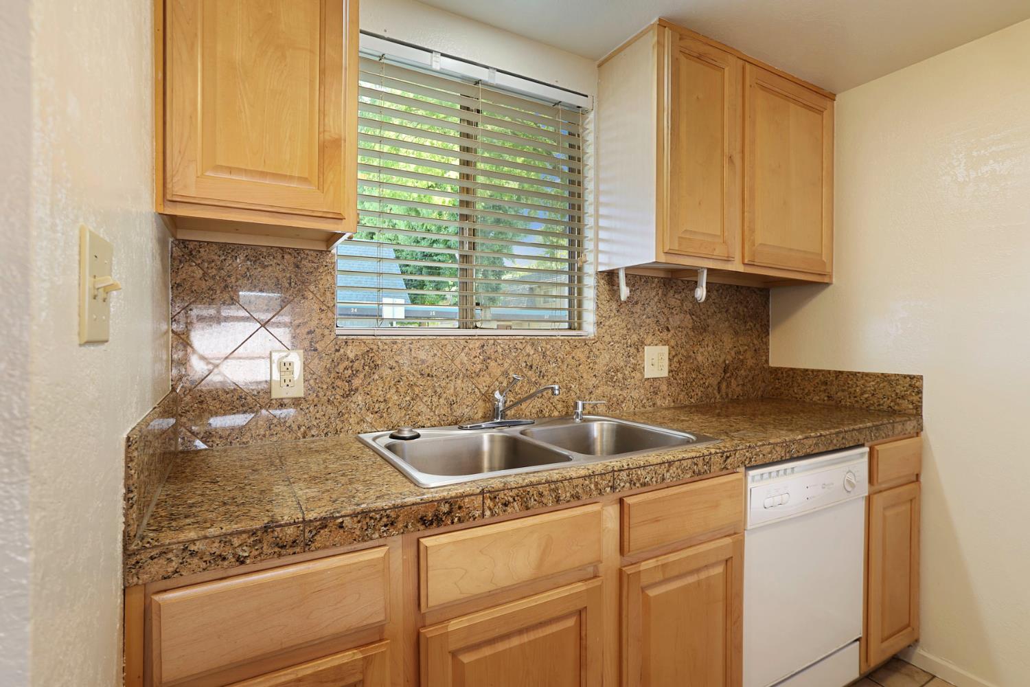 898 Rutledge Drive Lodi, CA 95242 - Photo 5 of 29