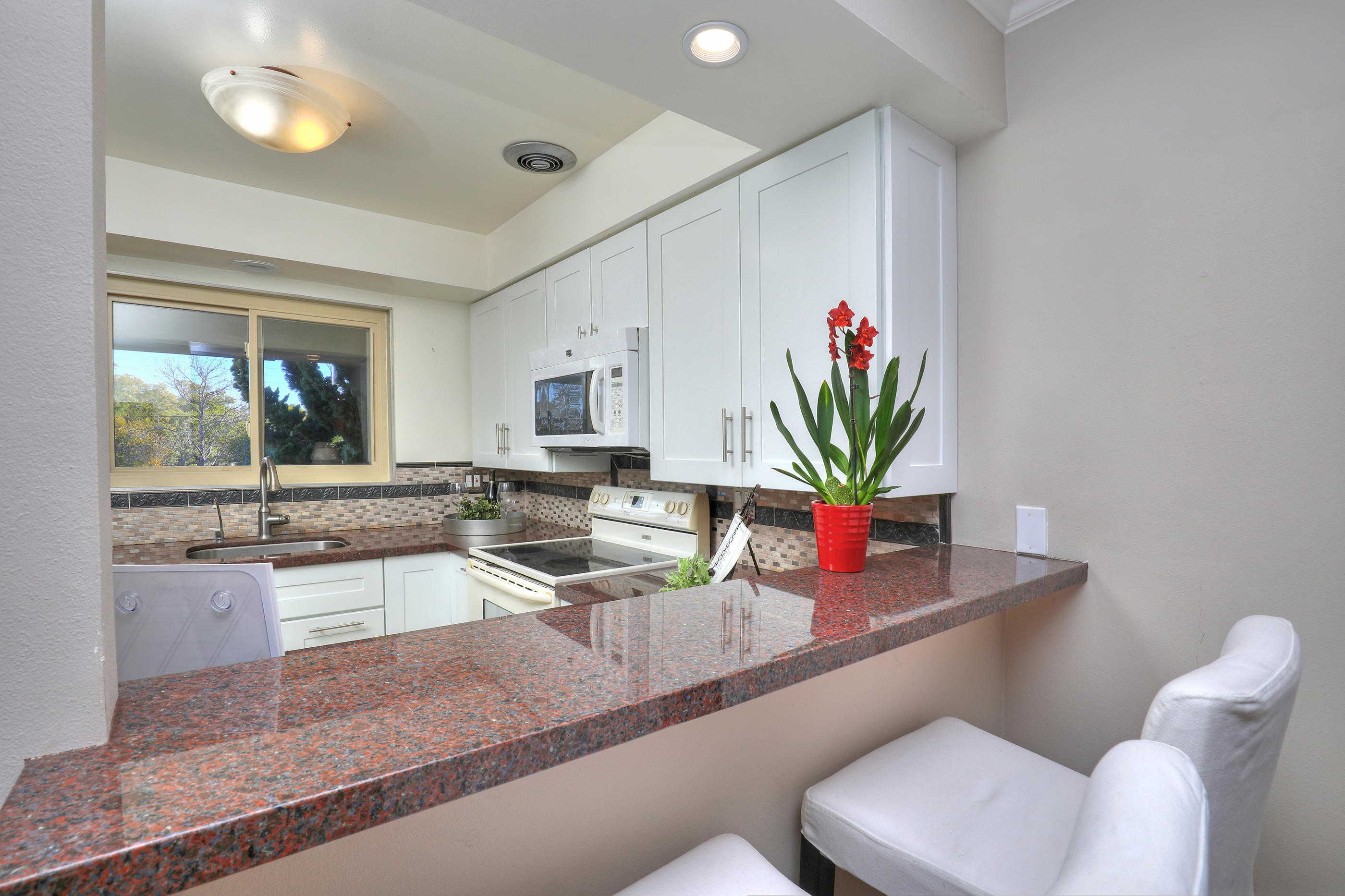 5940 Encina Road, Unit 6 Goleta, CA 93117 - Photo 6 of 20 Breakfast Bar to Kitchen