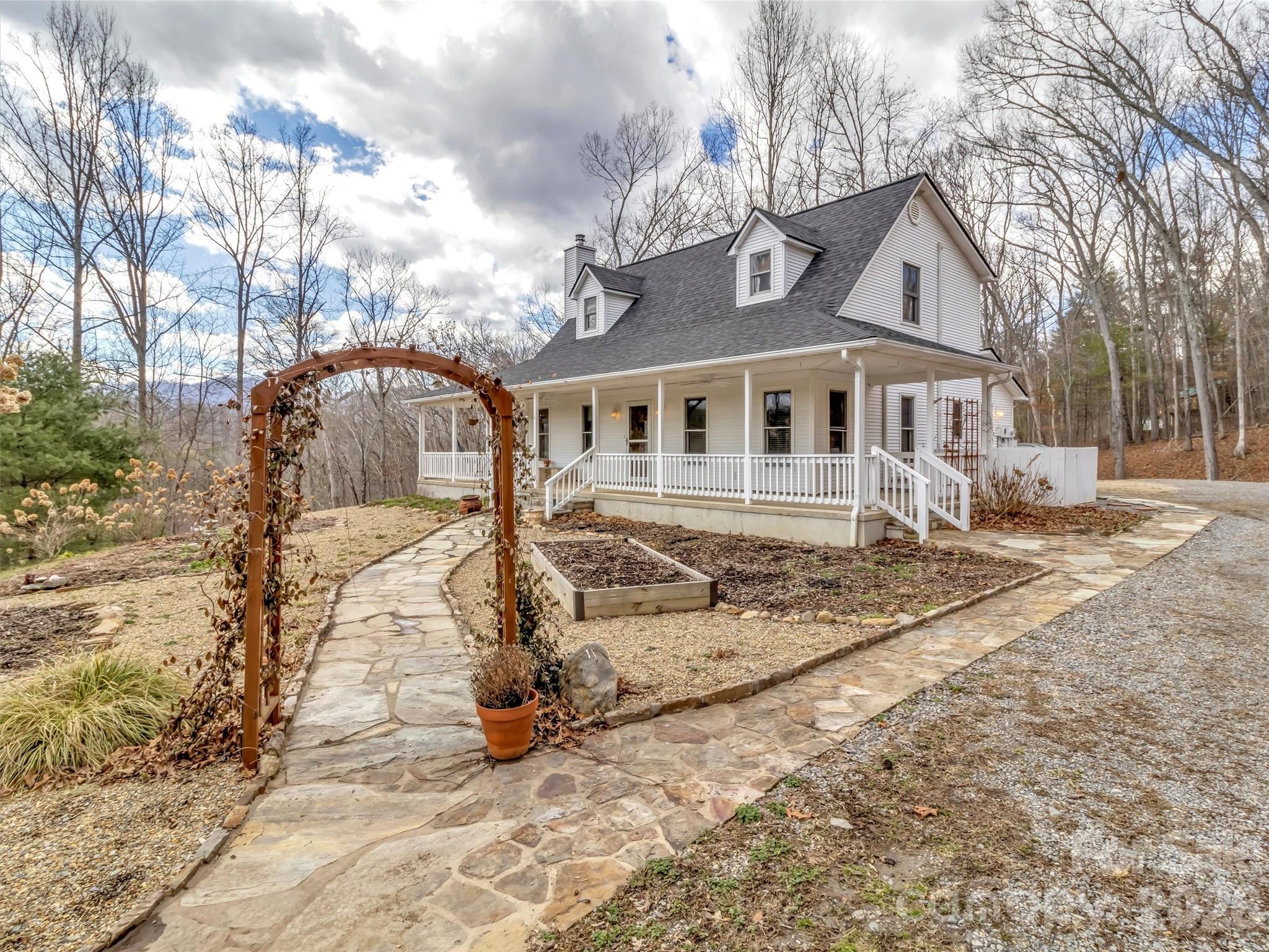 109 Paradise Circle Clyde, NC 28721 - Photo 4 of 48