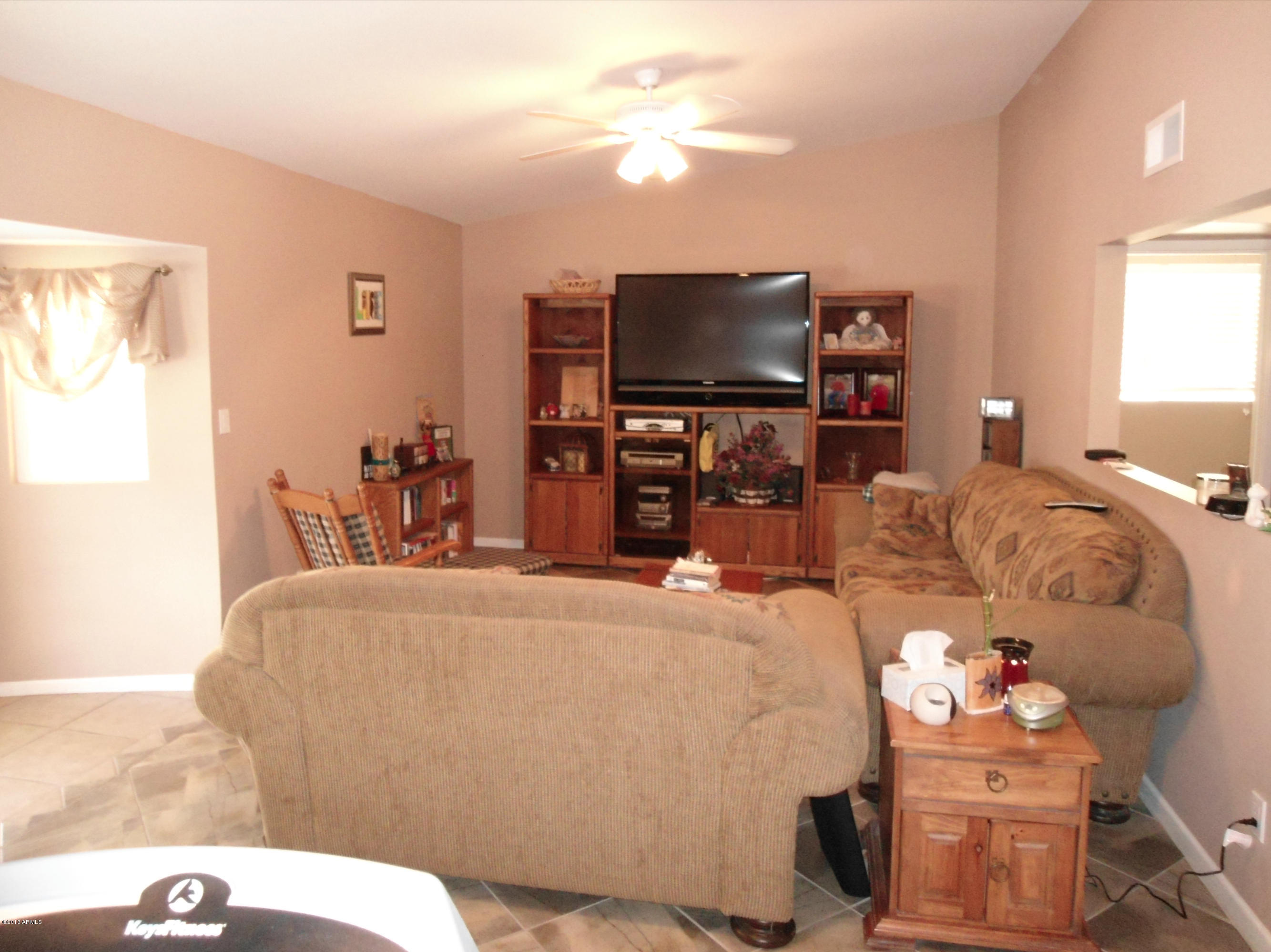 126 West Wagoner Road Phoenix, AZ 85023 - Photo 3 of 13 DSC01394