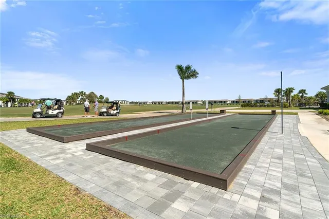 a view of a tennis court