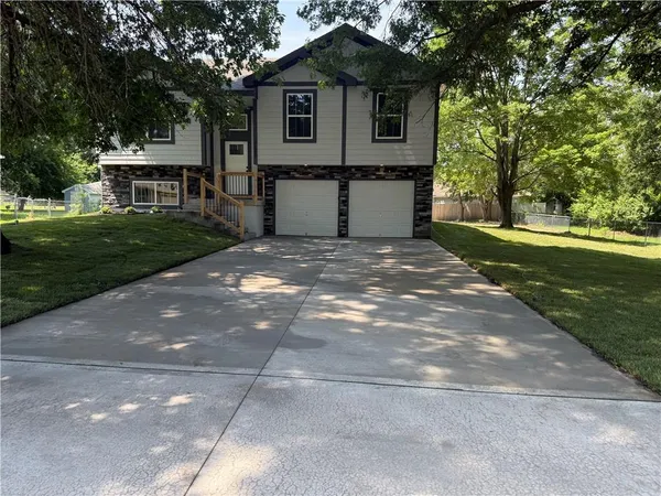 $360,000 | 21608 South Clairmont Street, Peculiar, MO 64078