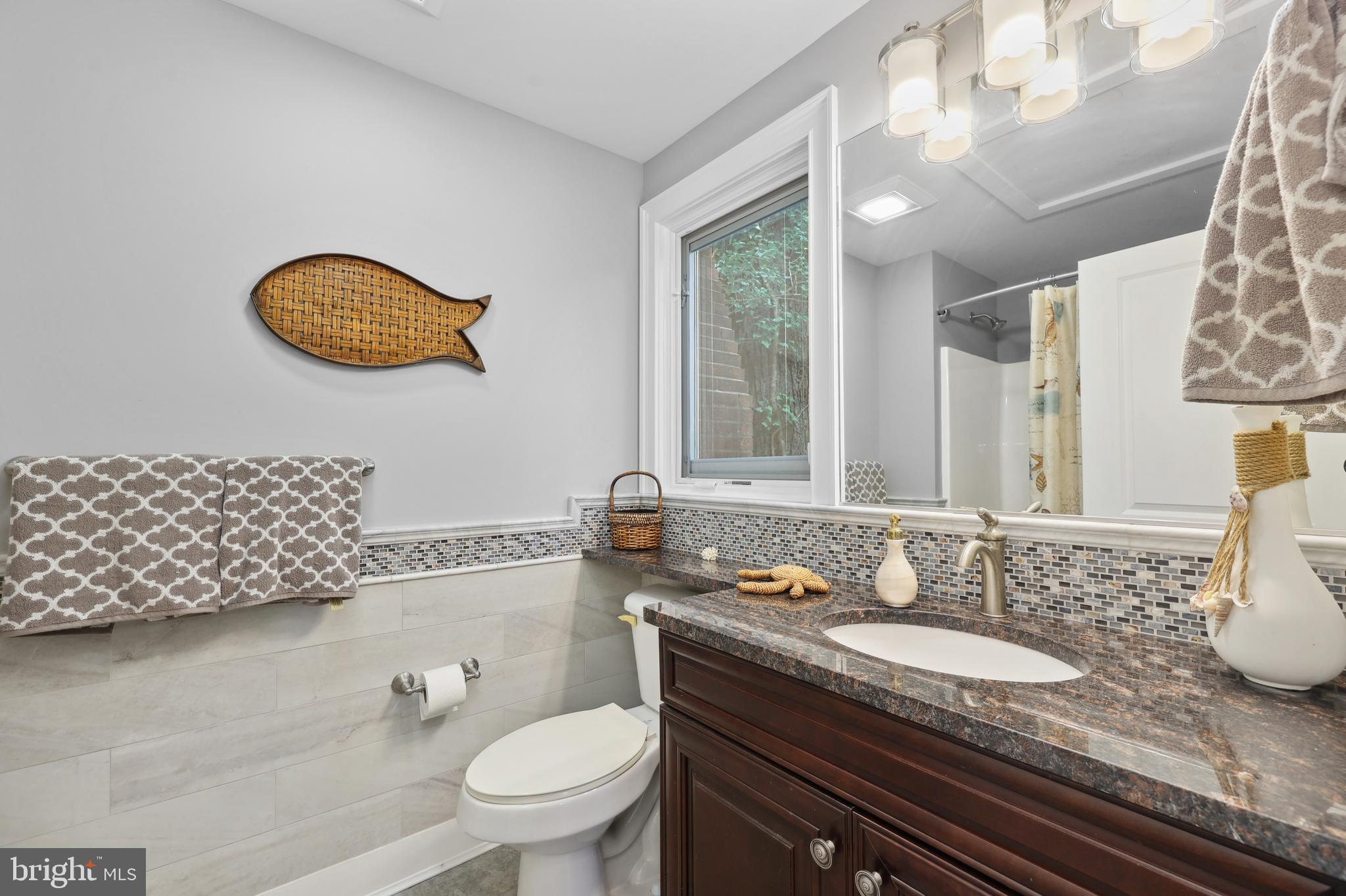 20345 Ridge Road Colonial Beach, VA 22443 - Photo 32 of 80 Full bathroom in 2nd bedroom