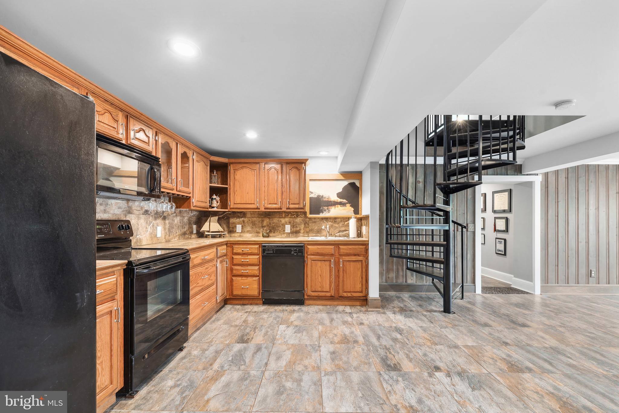 20345 Ridge Road Colonial Beach, VA 22443 - Photo 37 of 80 Fully functioning kitchen