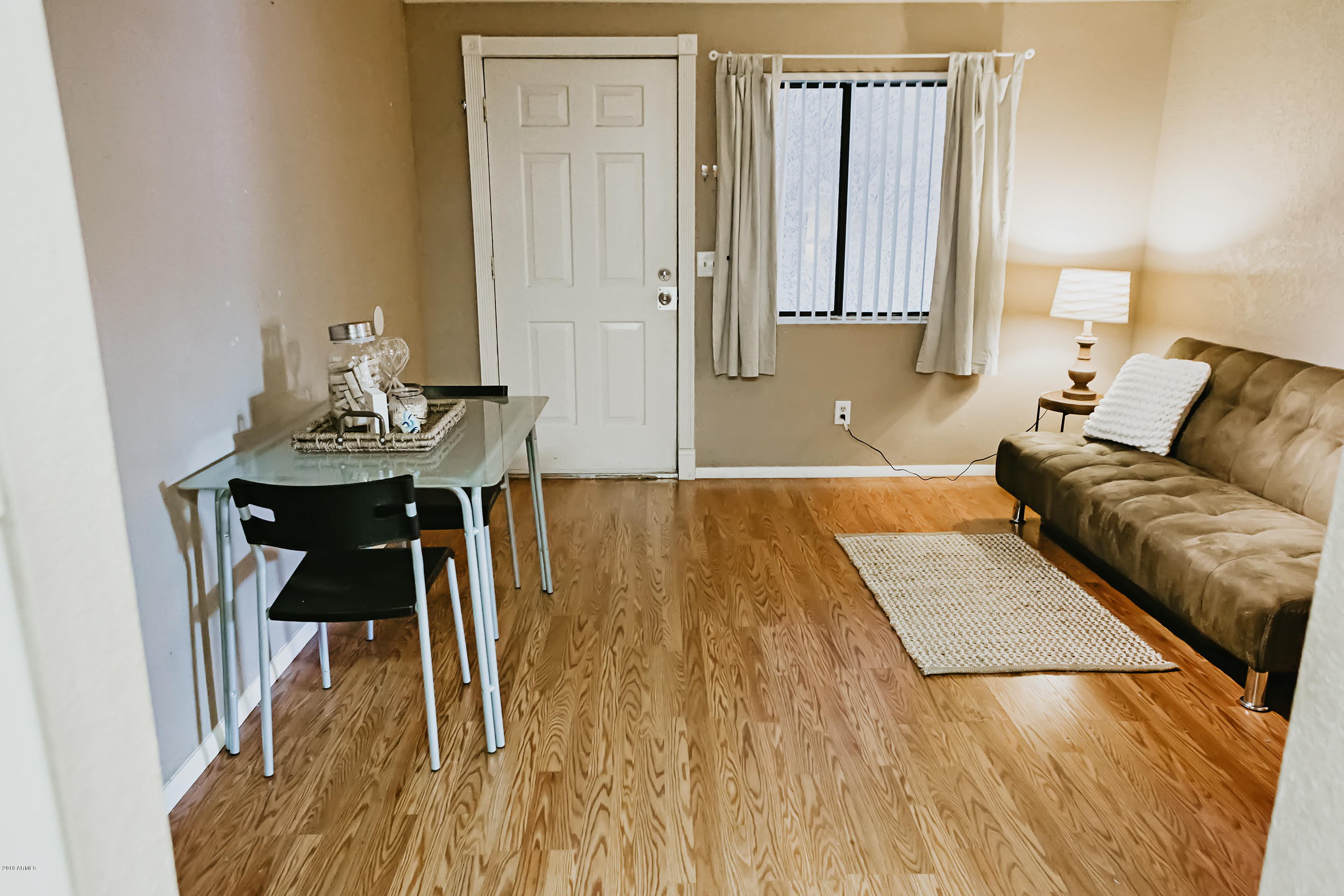 17 East Ruth Avenue, Unit 107 Phoenix, AZ 85020 - Photo 4 of 21 Living room