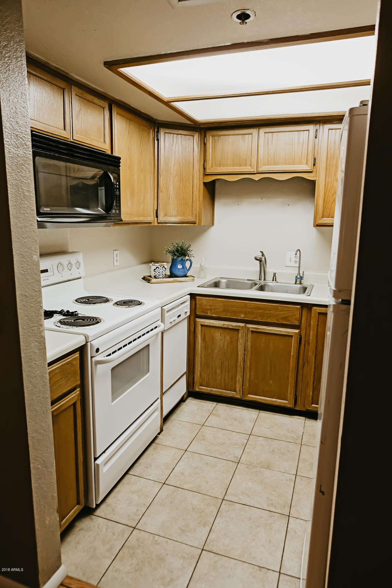 17 East Ruth Avenue, Unit 107 Phoenix, AZ 85020 - Photo 6 of 21 Kitchen