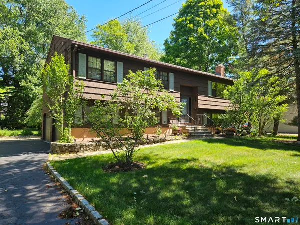 $564,900 | 2010 Old Town Road, Trumbull, CT 06611