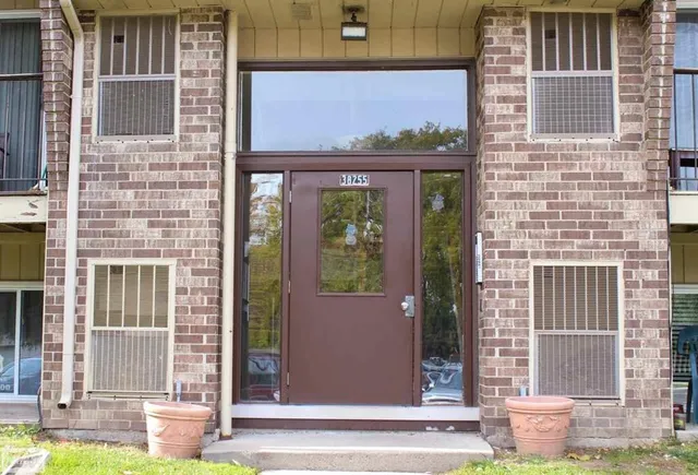 $1,225 | 38255 Fairway Court, Unit 77B, Clinton Township, MI 48038