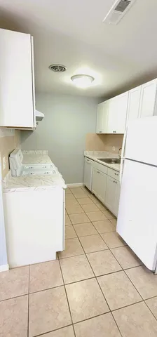 $1,225 | 38255 Fairway Court, Unit 77B, Clinton Township, MI 48038