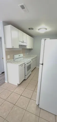 $1,225 | 38255 Fairway Court, Unit 77B, Clinton Township, MI 48038