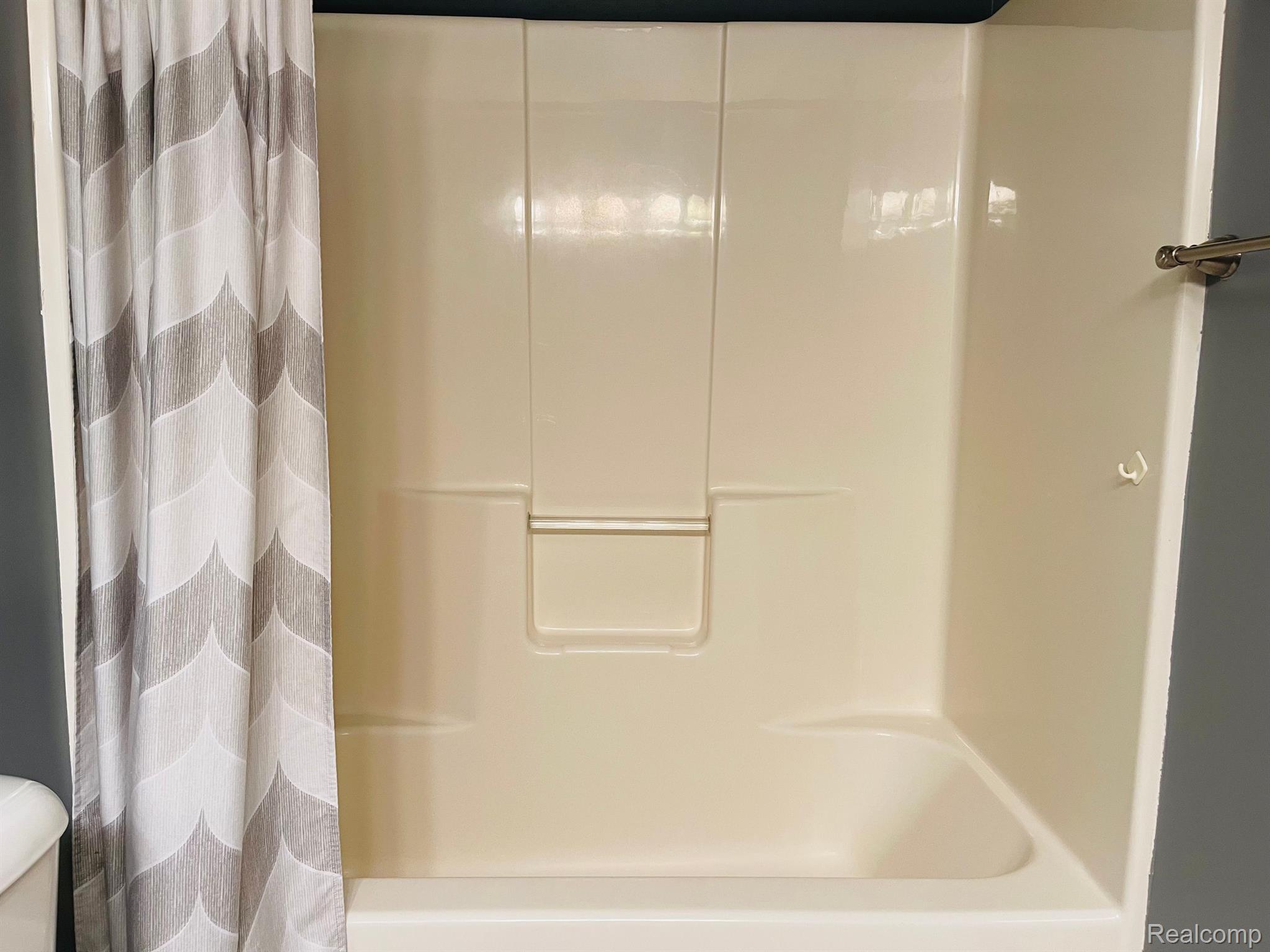 2290 Tooley Road Howell, MI 48843 - Photo 13 of 50 Full Bathroom