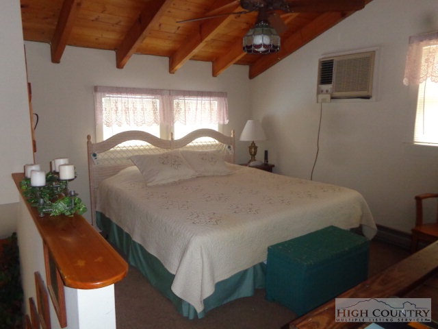 500 River Hills Road Lansing, NC 28643 - Photo 4 of 20