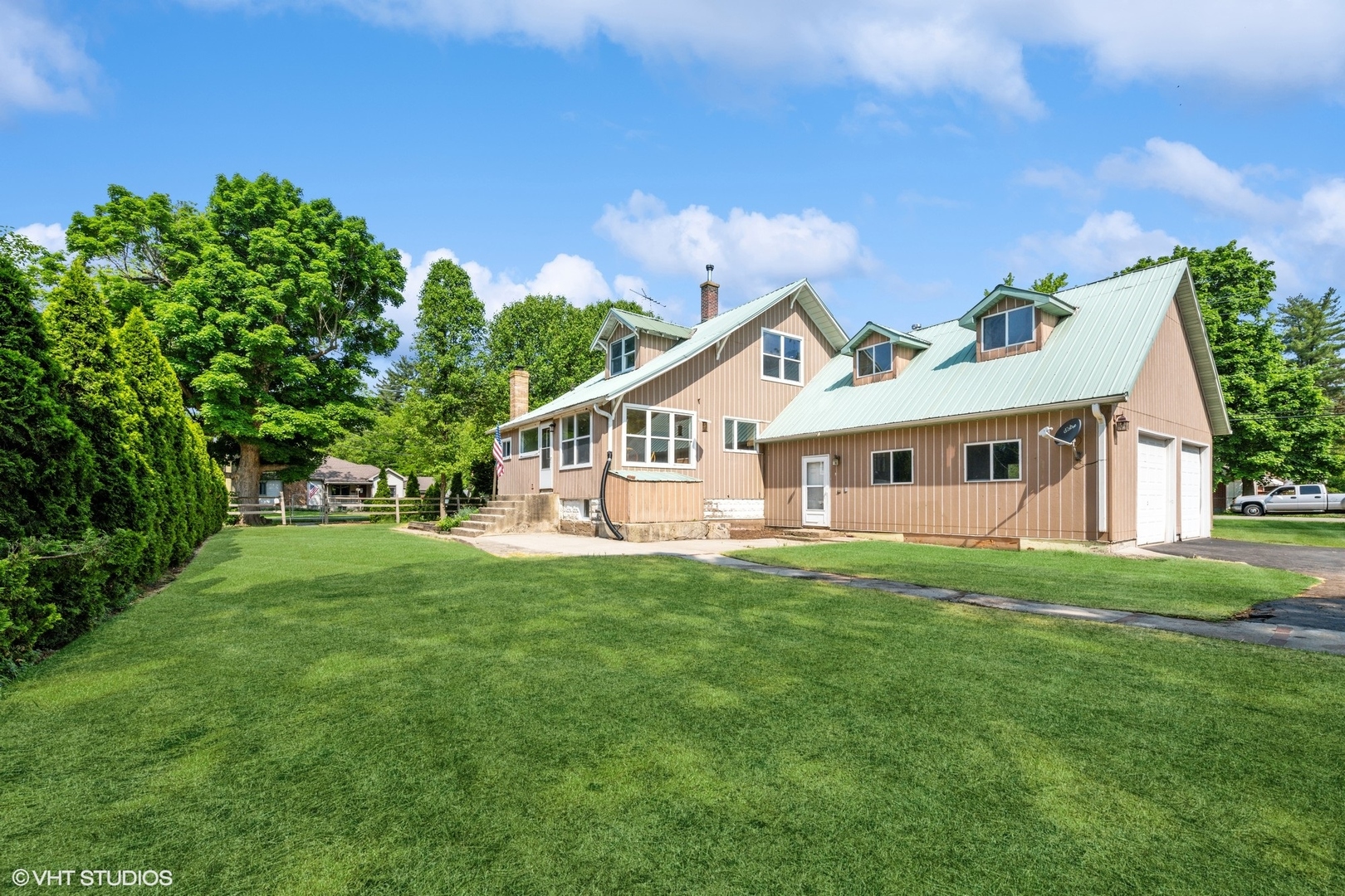 903 Lincoln Avenue Fox River Grove, IL 60021 - Photo 2 of 19 a front view of a house with a garden