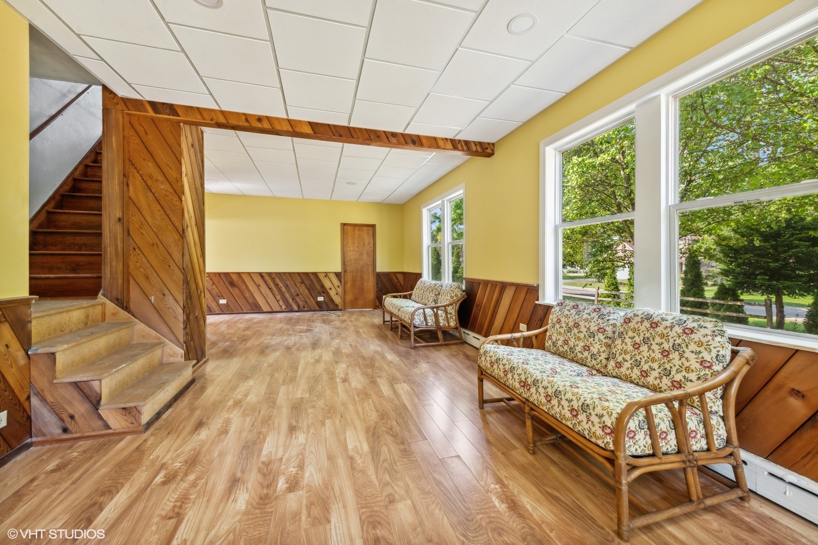 903 Lincoln Avenue Fox River Grove, IL 60021 - Photo 5 of 19 a living room with furniture and a flat screen tv