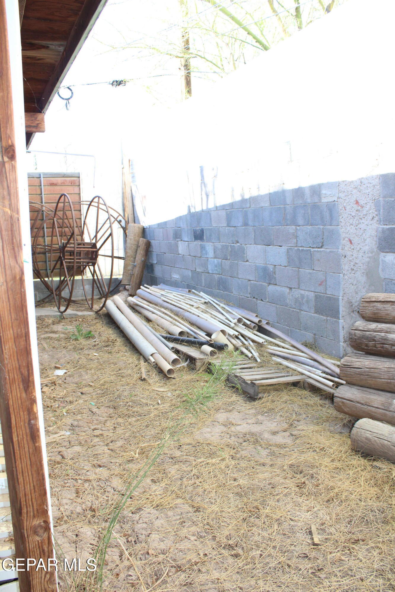 541 E Road El Paso, TX 79915 - Photo 19 of 35 Commercial side