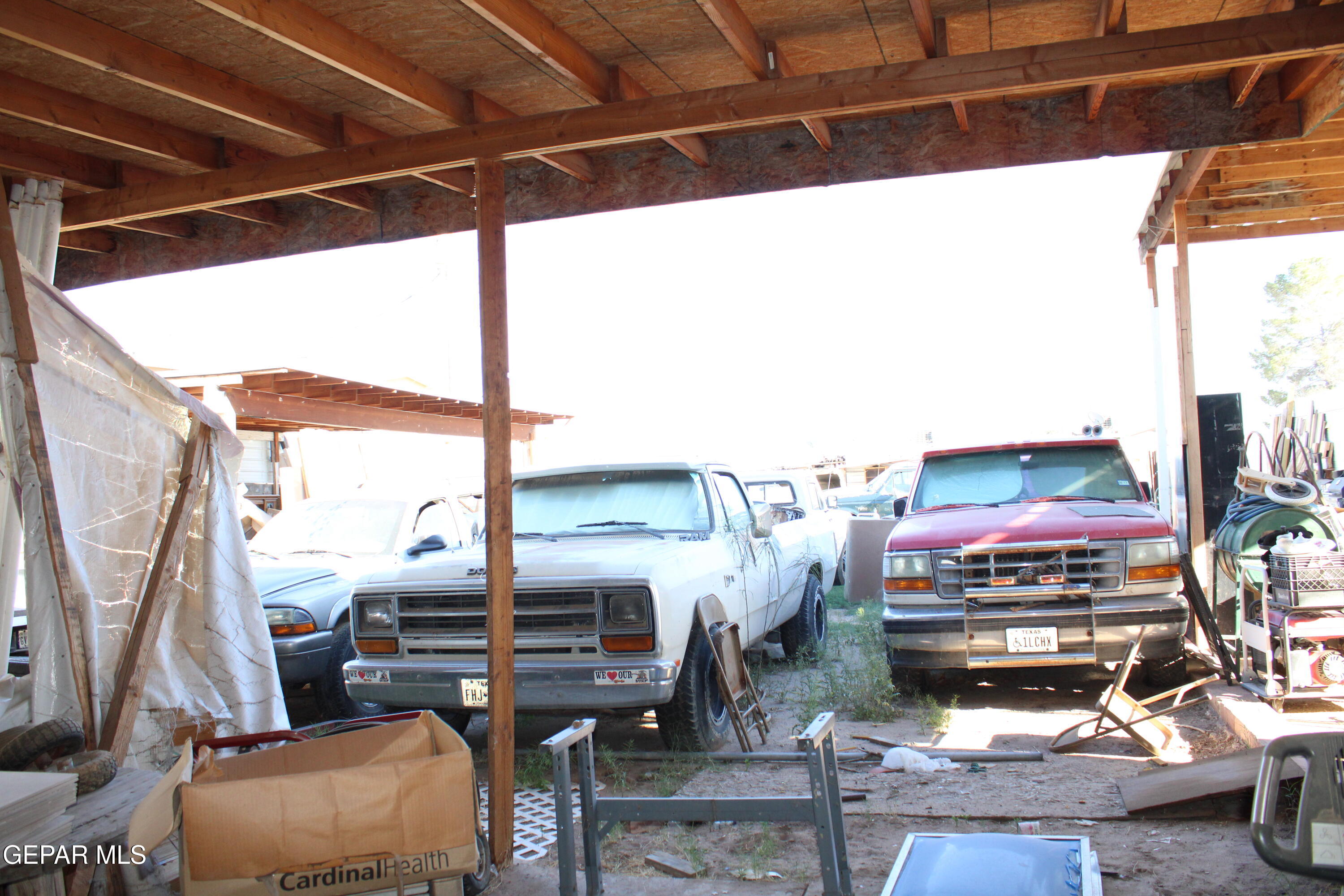 541 E Road El Paso, TX 79915 - Photo 22 of 35 Commercial covered area 2