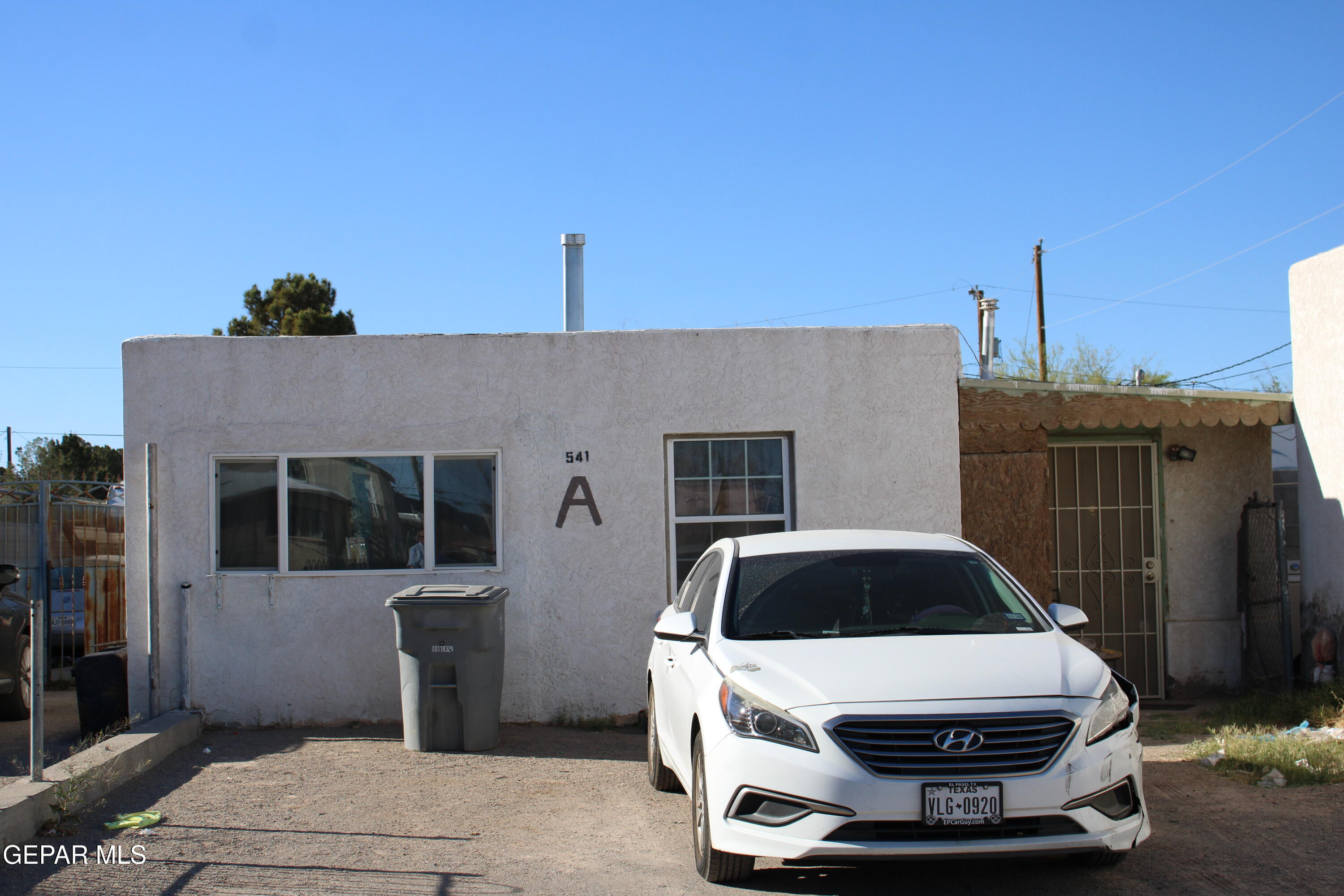 541 E Road El Paso, TX 79915 - Photo 3 of 35 Residential A close up