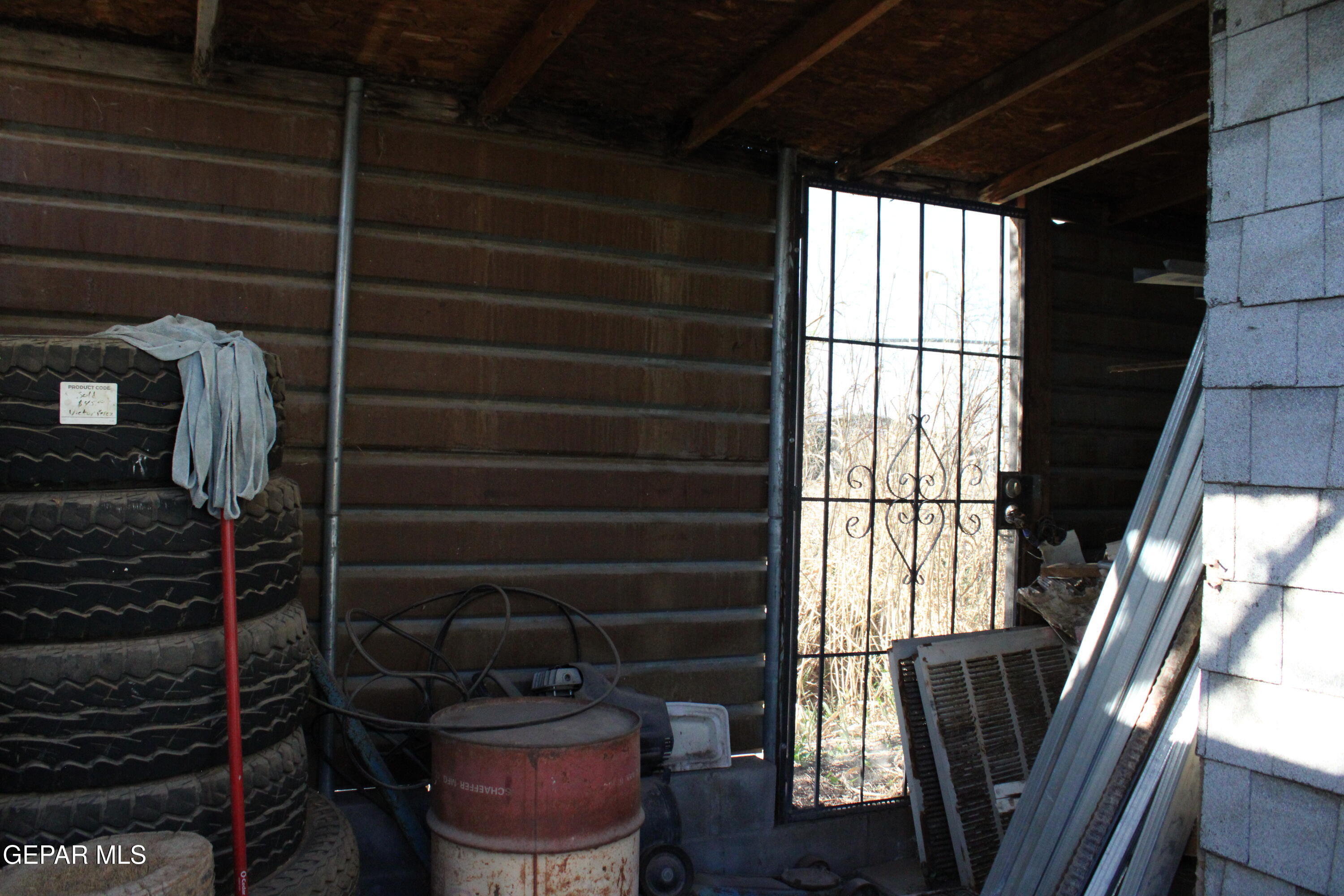 541 E Road El Paso, TX 79915 - Photo 31 of 35 Commercial back door