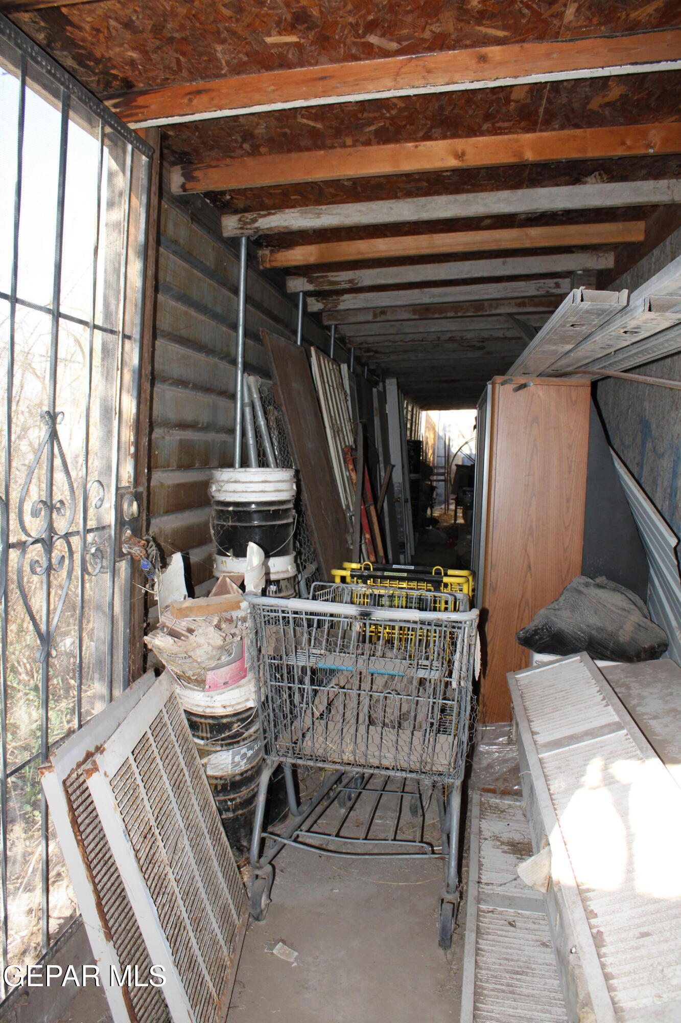 541 E Road El Paso, TX 79915 - Photo 32 of 35 Commercial back area