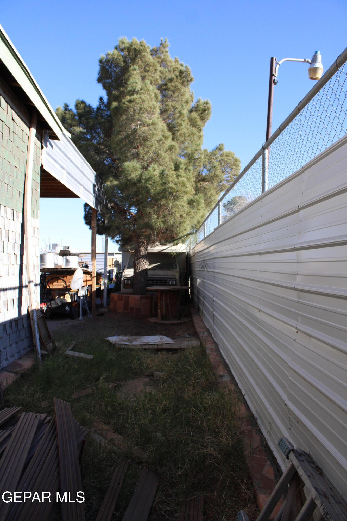 541 E Road El Paso, TX 79915 - Photo 33 of 35 Commercial side view 5