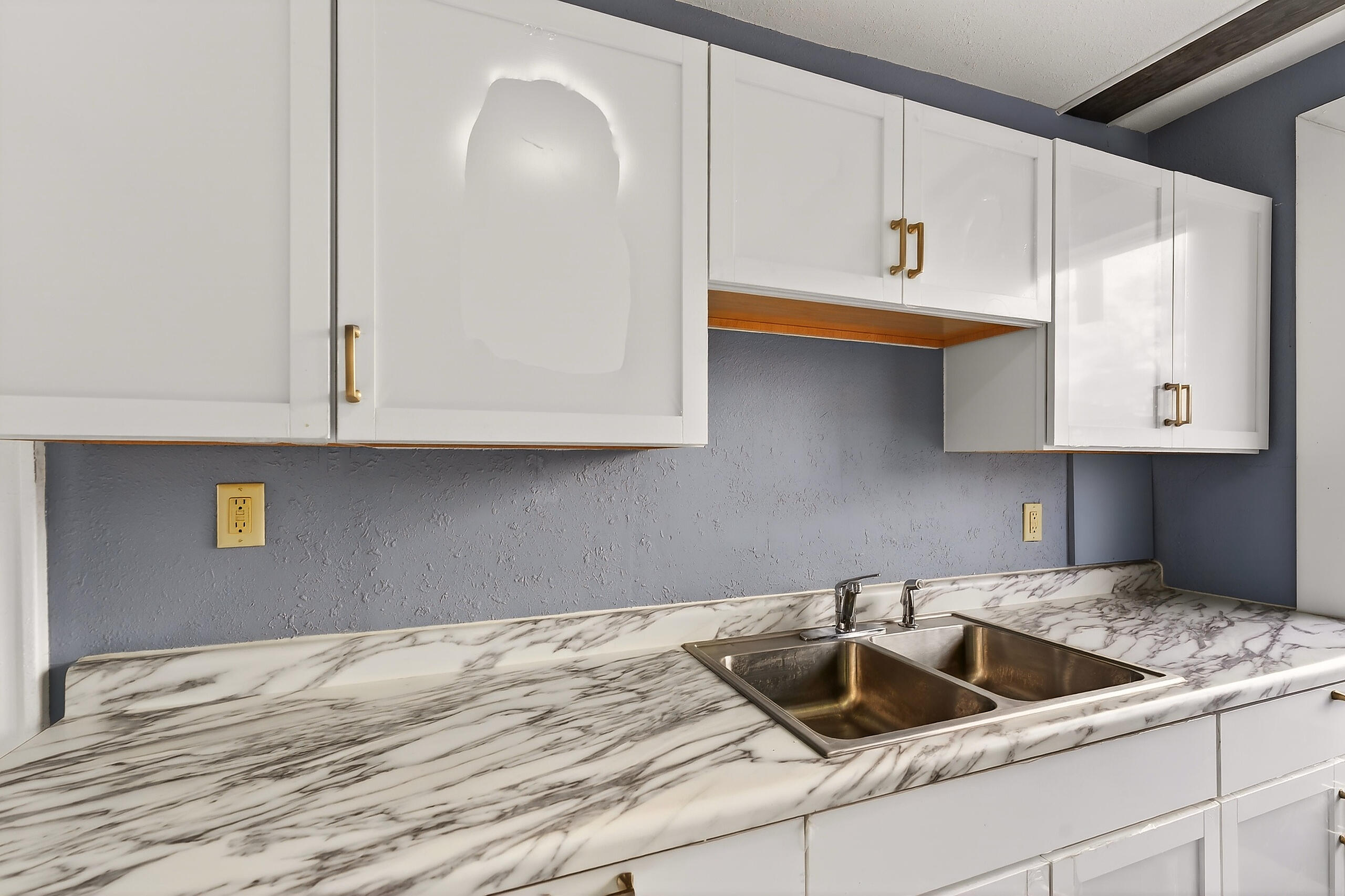 2939 North 13th Street Milwaukee, WI 53206 - Photo 11 of 43 Kitchen Upper