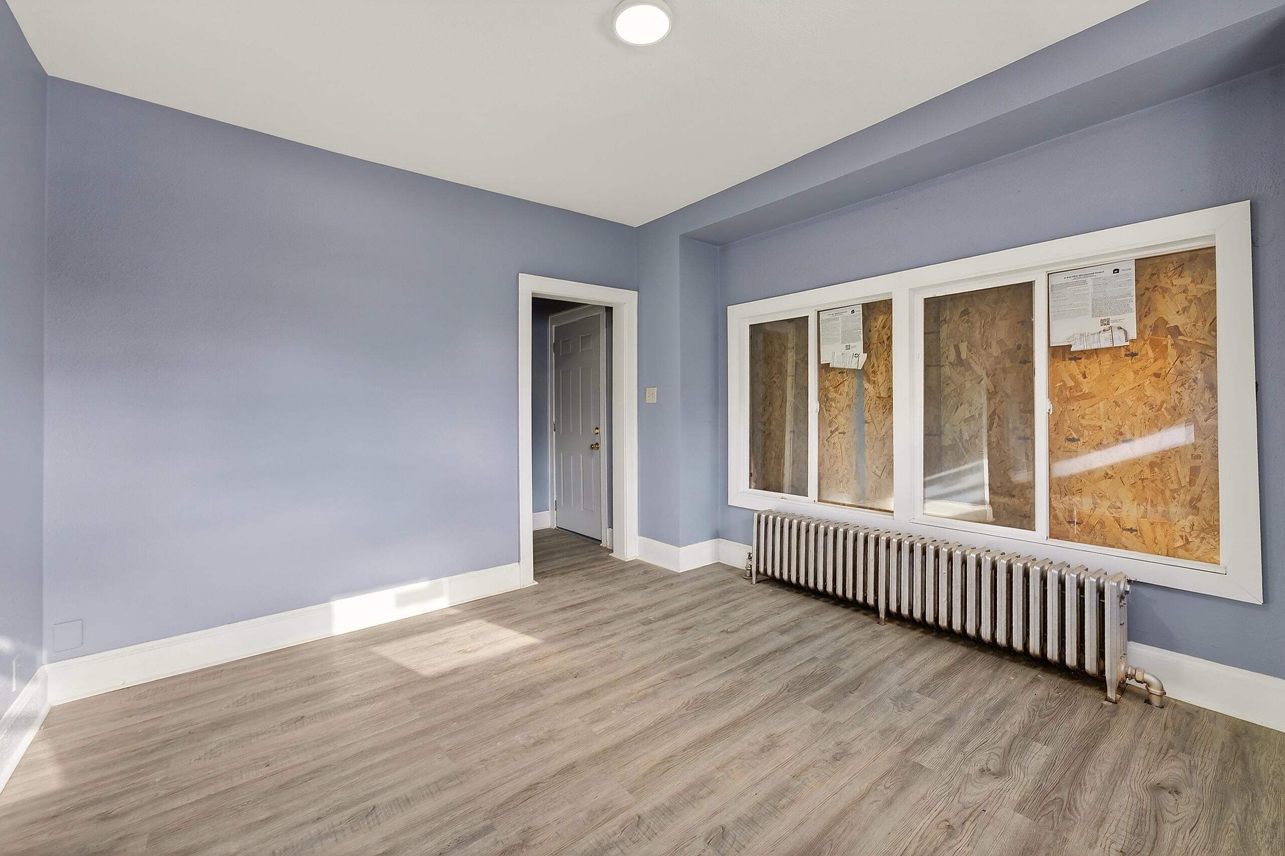 2939 North 13th Street Milwaukee, WI 53206 - Photo 21 of 43 Living Room Lower