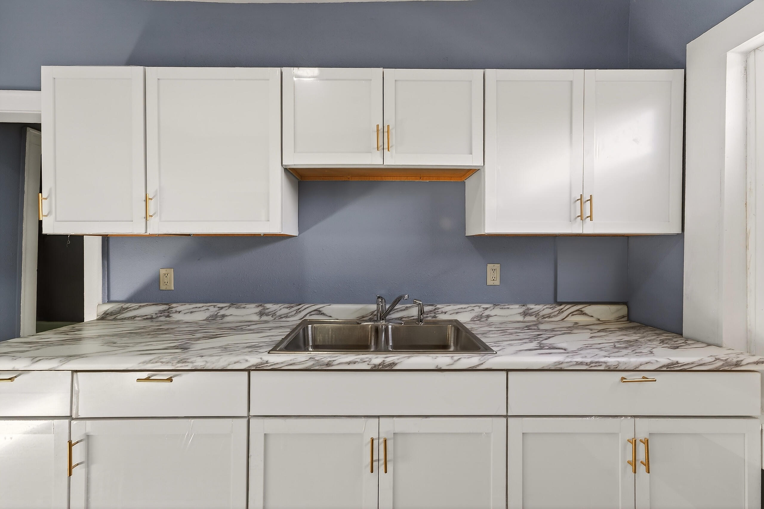 2939 North 13th Street Milwaukee, WI 53206 - Photo 25 of 43 Kitchen Lower