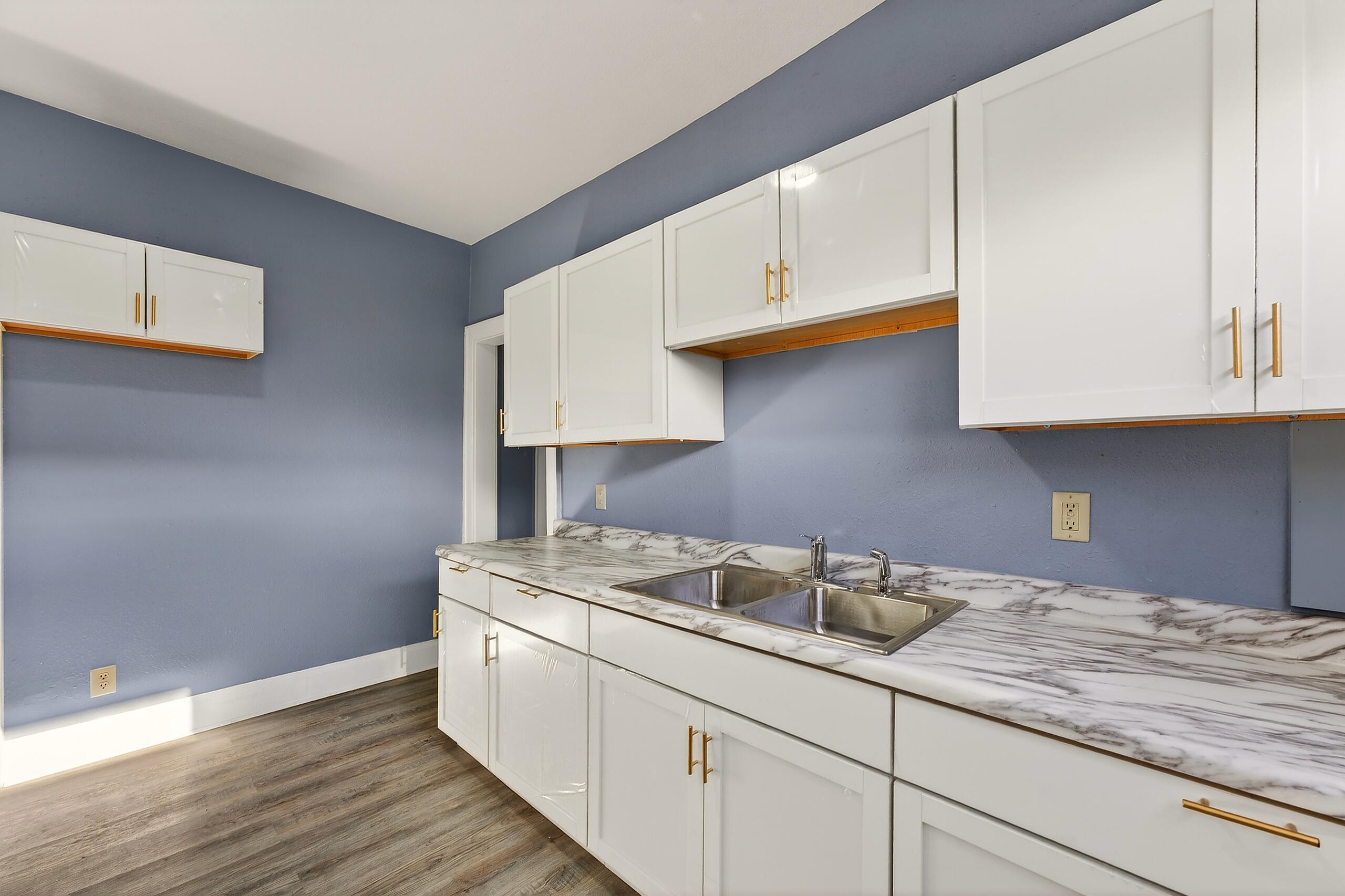 2939 North 13th Street Milwaukee, WI 53206 - Photo 26 of 43 Kitchen Lower