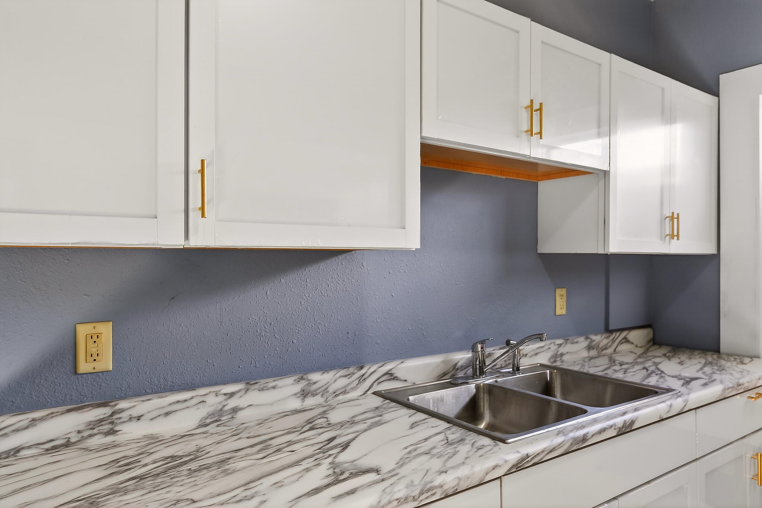 2939 North 13th Street Milwaukee, WI 53206 - Photo 29 of 43 Kitchen Lower