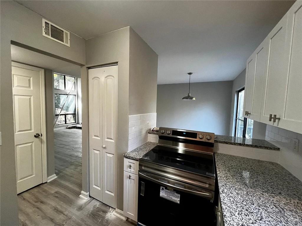 3932 Darryl Lane Gainesville, GA 30506 - Photo 20 of 34 a kitchen with a stove and a refrigerator