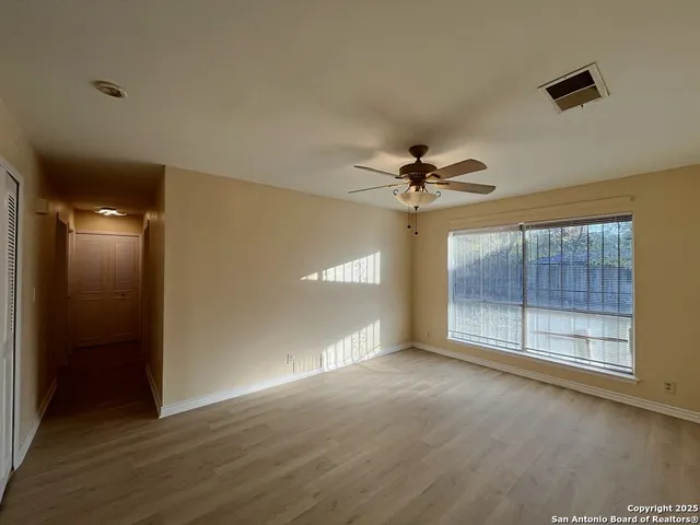 a view of a livingroom with a ceiling fan & chandelier fan