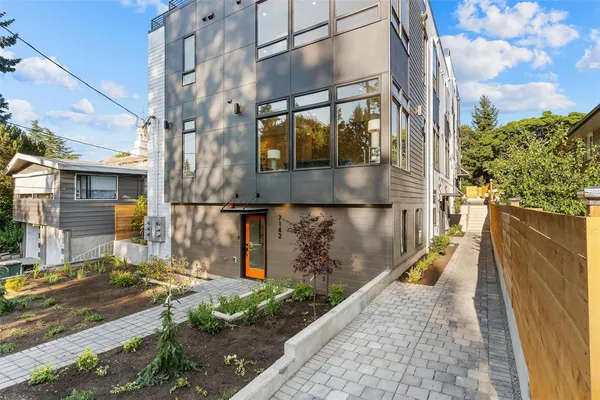 $750,000 | 7144 47th Avenue Southwest, Seattle, WA 98136