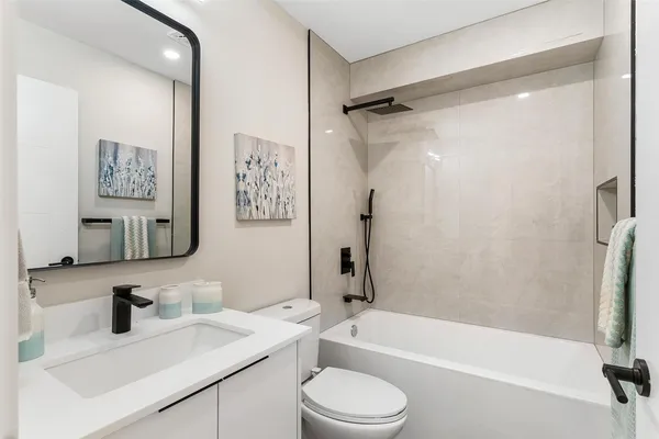 $750,000 | 7144 47th Avenue Southwest, Seattle, WA 98136