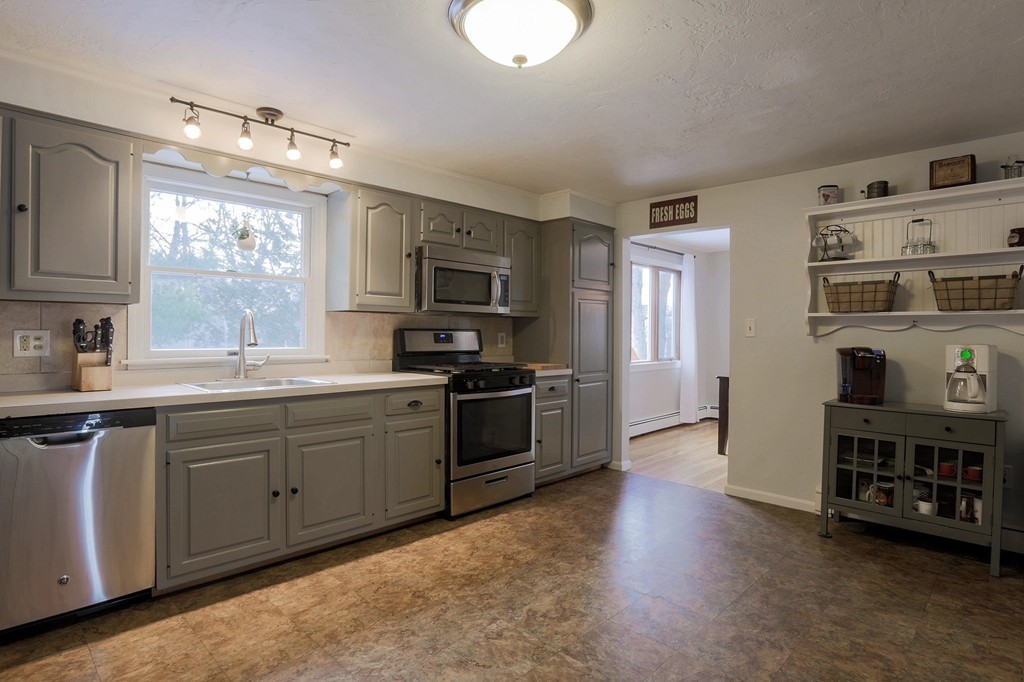 130 Lodi Road Marlborough, MA 01752 - Photo 5 of 26 Gallery Image 5