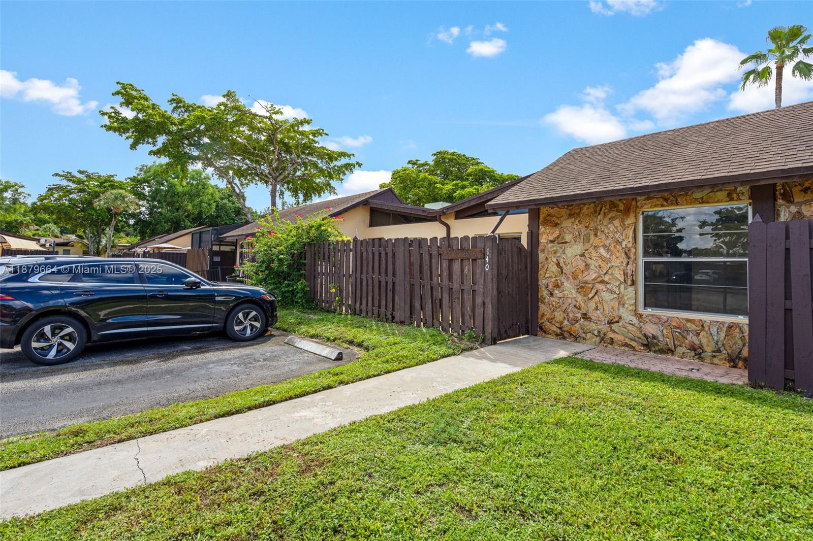 140 Fox Road, Unit 346 Hollywood, FL 33024 - Photo 2 of 39 Gallery Image 2