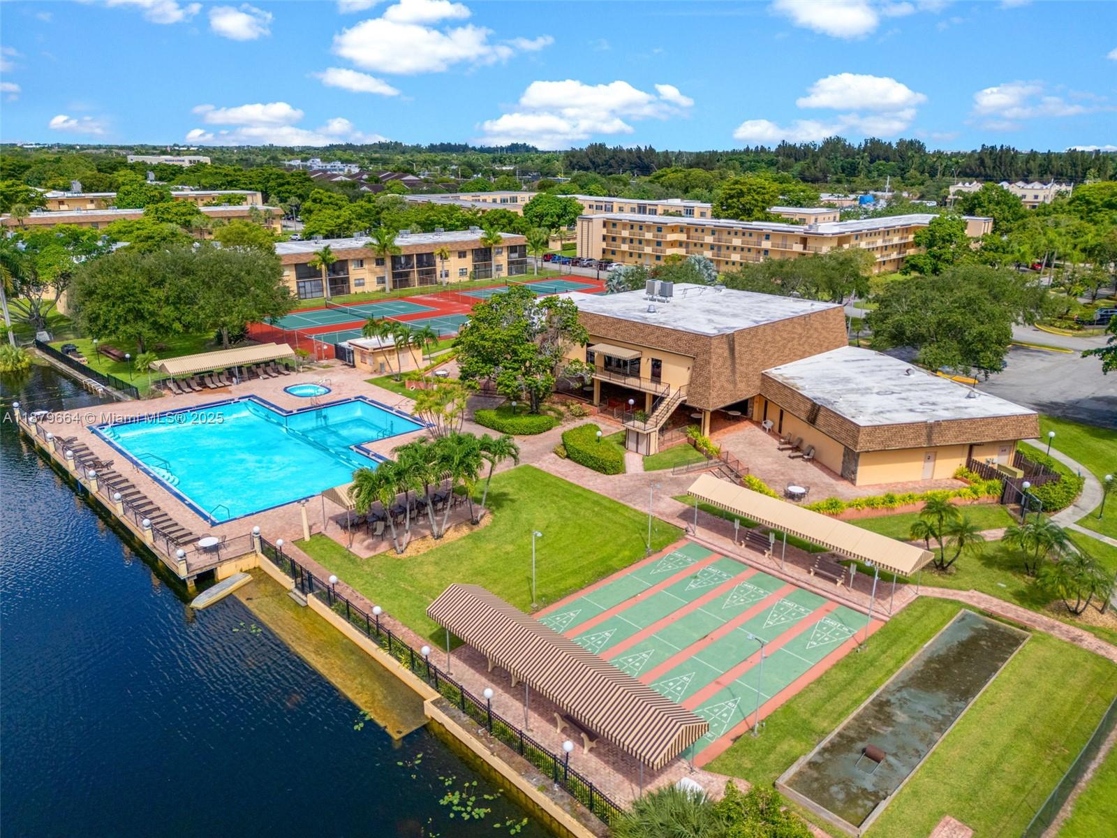 140 Fox Road, Unit 346 Hollywood, FL 33024 - Photo 33 of 39 Gallery Image 33