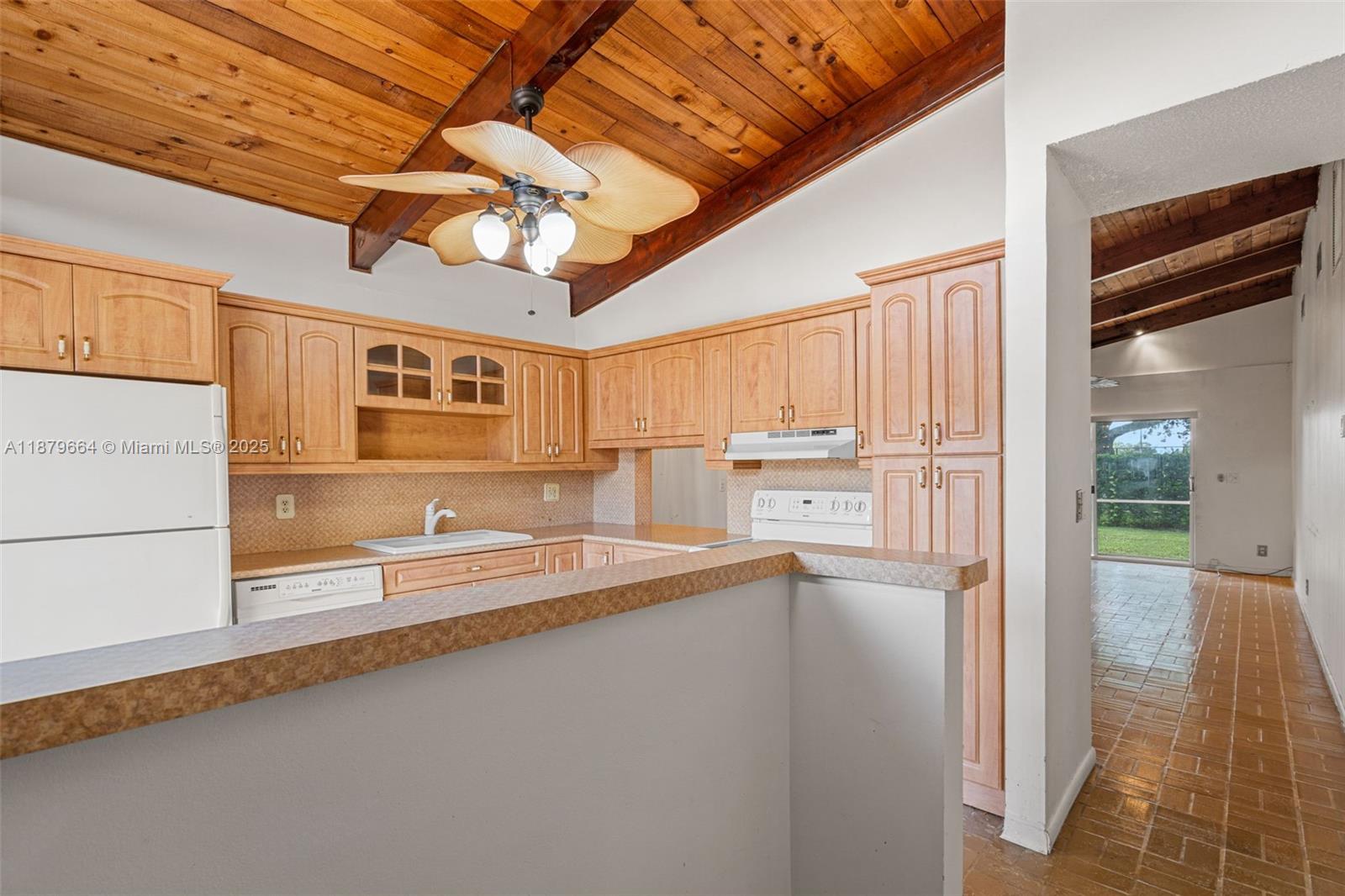 140 Fox Road, Unit 346 Hollywood, FL 33024 - Photo 5 of 39 Gallery Image 5