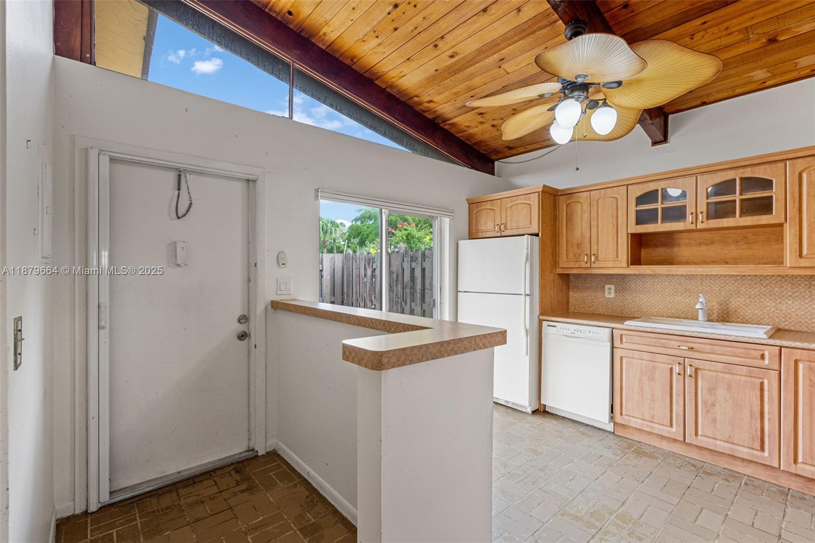 140 Fox Road, Unit 346 Hollywood, FL 33024 - Photo 6 of 39 Gallery Image 6