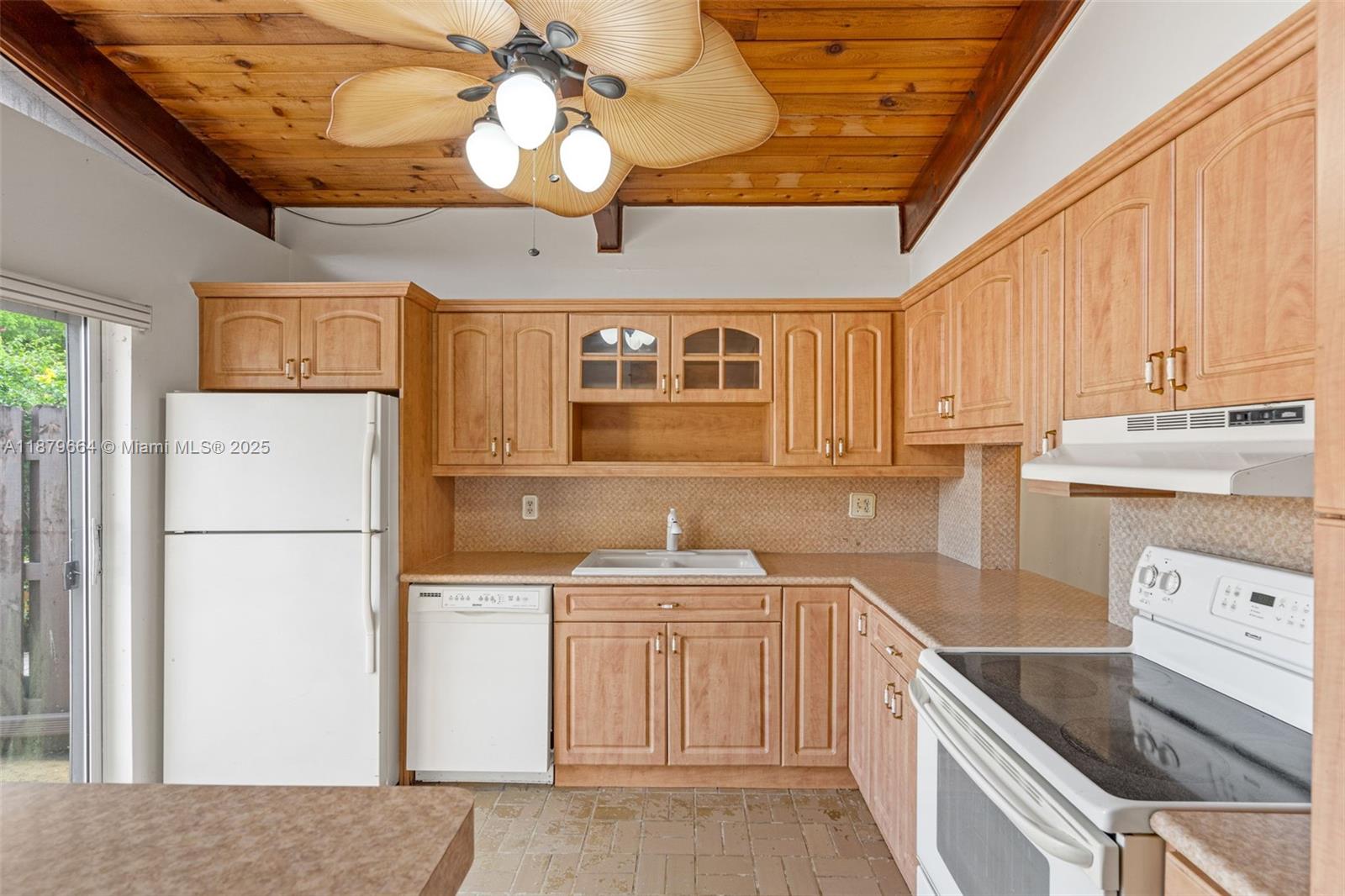 140 Fox Road, Unit 346 Hollywood, FL 33024 - Photo 7 of 39 Gallery Image 7