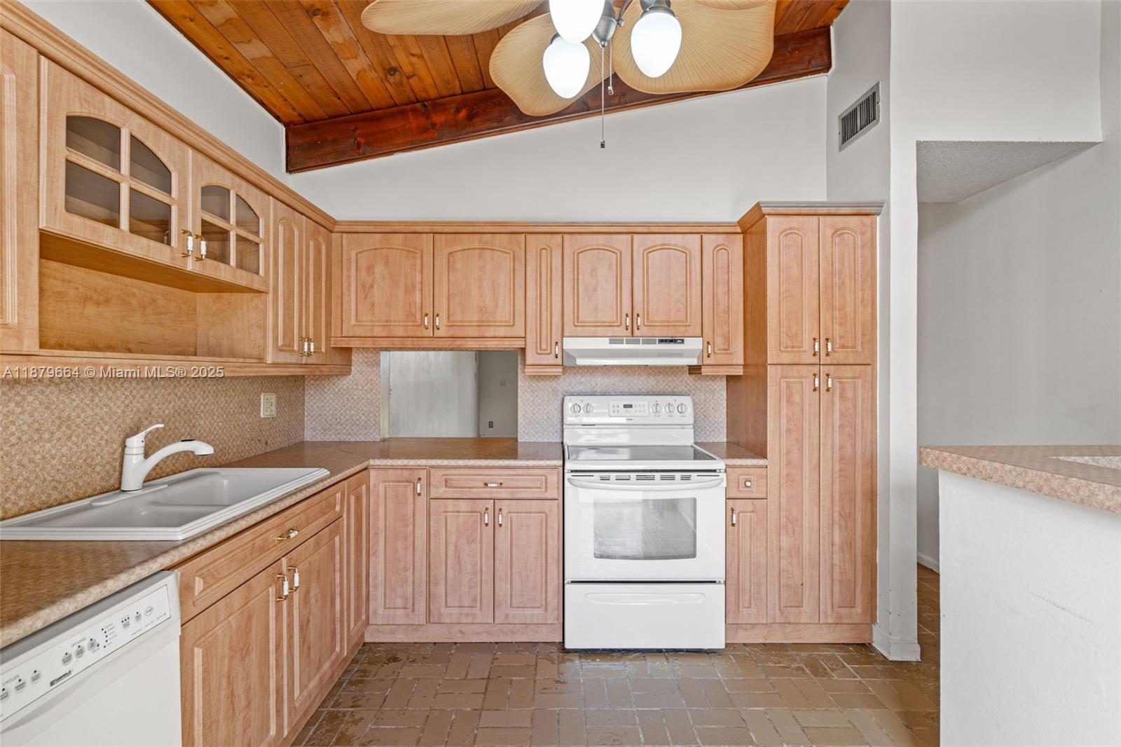 140 Fox Road, Unit 346 Hollywood, FL 33024 - Photo 9 of 39 Gallery Image 9