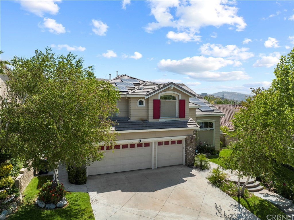 a view of a house with a backyard