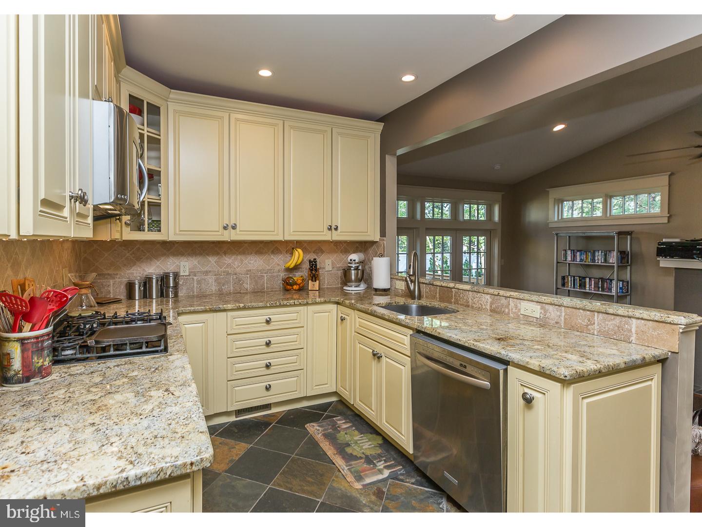 509 Strathmore Road Havertown, PA 19083 - Photo 7 of 25