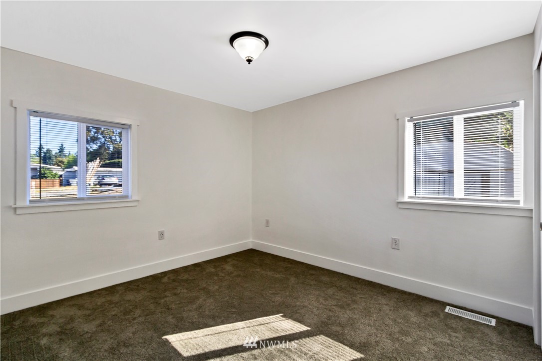 2100 Northeast 6th Place Renton, WA 98056 - Photo 7 of 10 Gallery Image 7