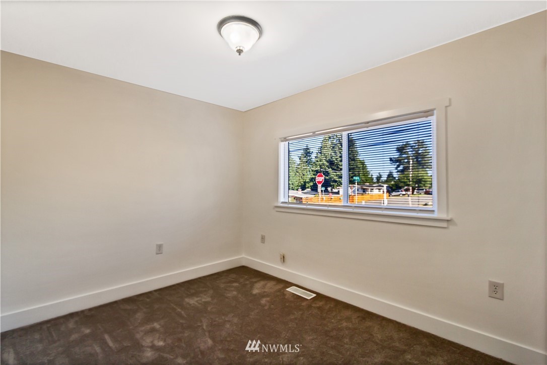 2100 Northeast 6th Place Renton, WA 98056 - Photo 9 of 10 Gallery Image 9