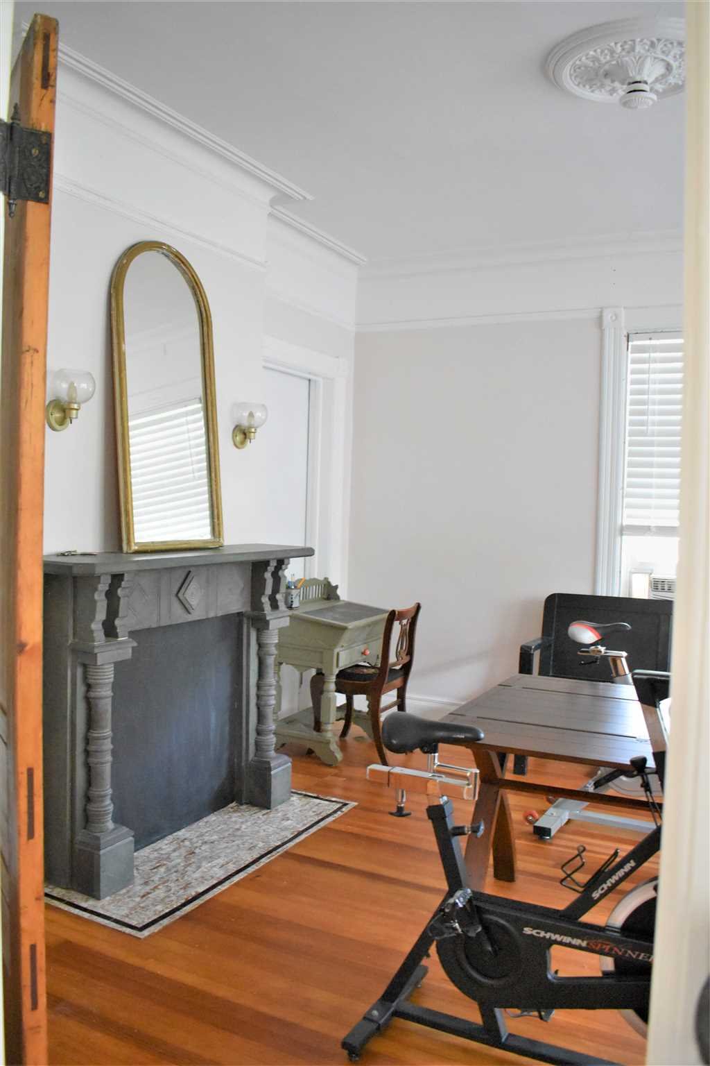 18 Overlook Road Poughkeepsie, NY 12603 - Photo 7 of 30 a workspace with furniture