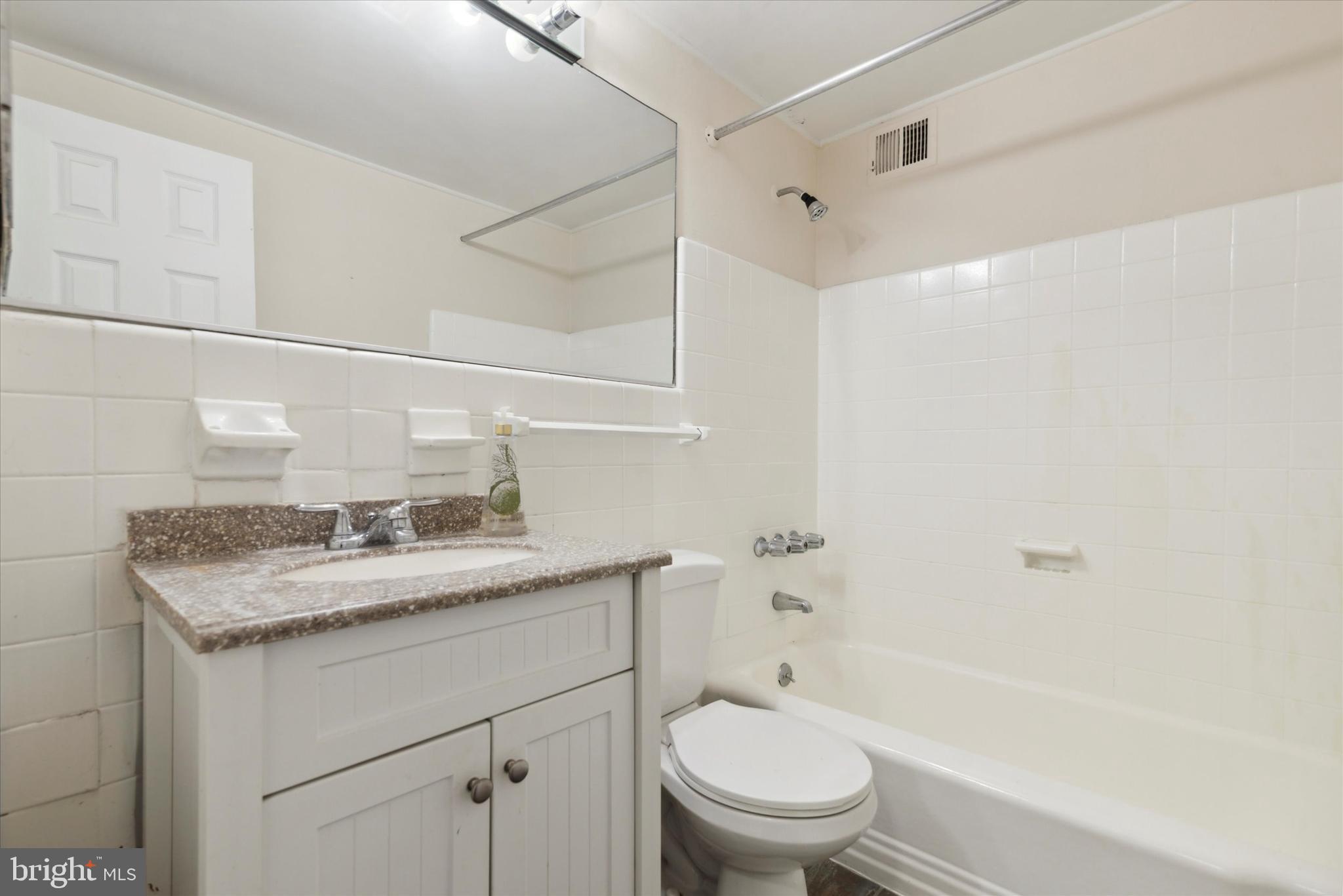 2101 Chestnut Street, Unit 213 Philadelphia, PA 19103 - Photo 18 of 23 Full bathroom